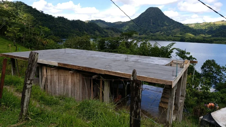 laguna samaná Caldas Adopteunárbol